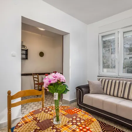 2 Bedroom Cozy In Apartamento Šilo