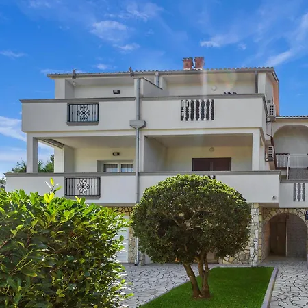 Apartamento 2 Bedroom Cozy In