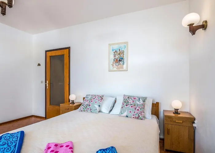 Apartment 2 Bedroom Cozy In