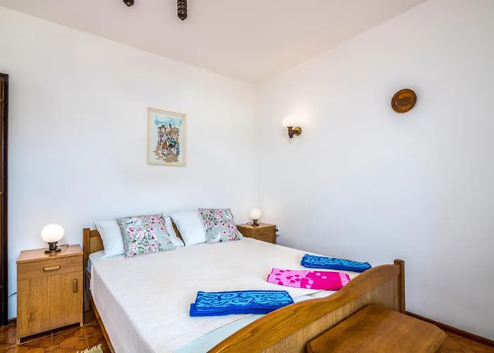 Apartment 2 Bedroom Cozy In Silo (Krk)