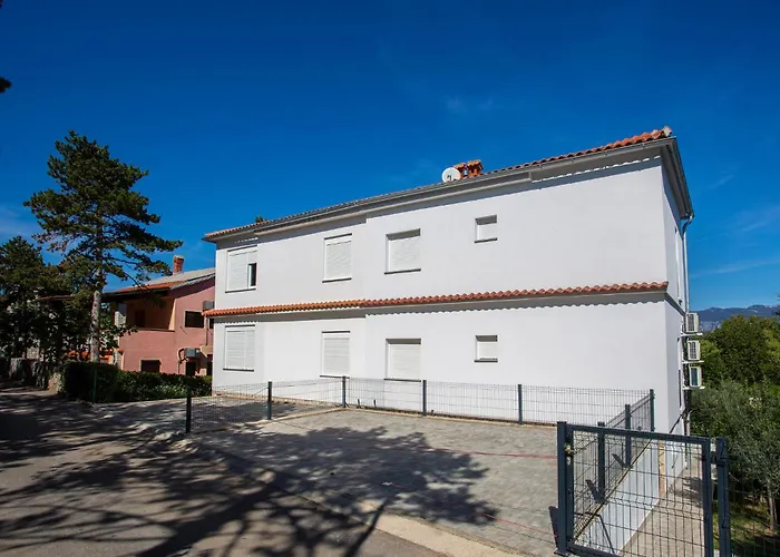 2 Bedroom Cozy In Apartament