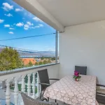 2 Bedroom Cozy In