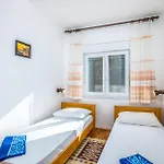 Apartamento 2 Bedroom Cozy In Šilo