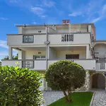 Apartamento 2 Bedroom Cozy In