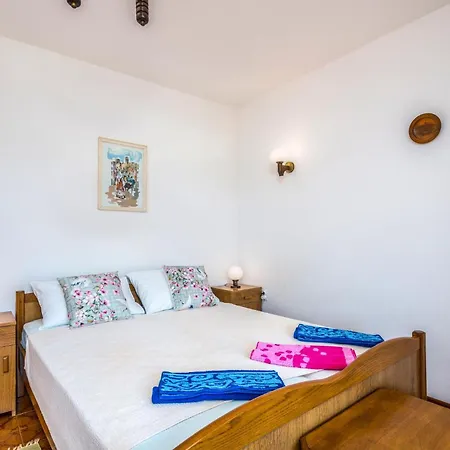 Apartamento 2 Bedroom Cozy In Šilo